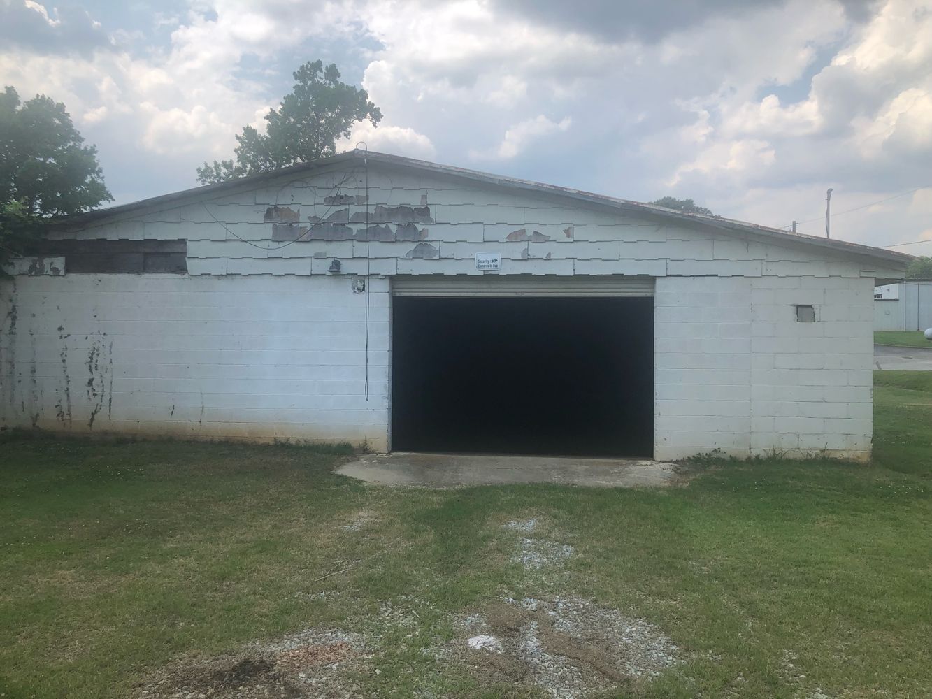 Maysville: 530 Sims St, Maysville, GA 30558